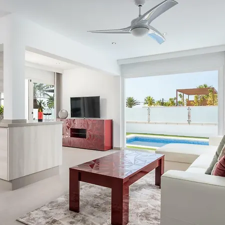 Luxurious 5* - 300m2 - Private Heated Pool - Garage - Wifi Villa