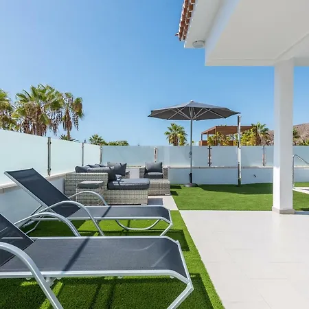 Luxurious 5* - 300m2 - Private Heated Pool - Garage - Wifi Villa *