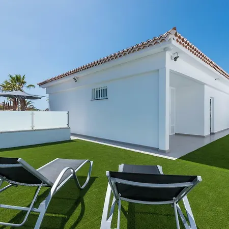 Luxurious 5* - 300m2 - Private Heated Pool - Garage - Wifi Villa *