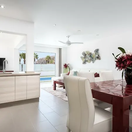 Luxurious 5* - 300m2 - Private Heated Pool - Garage - Wifi * بالم مار