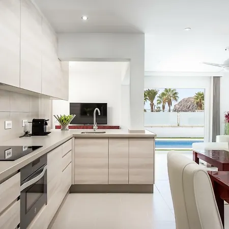 Luxurious 5* - 300m2 - Private Heated Pool - Garage - Wifi بالم مار