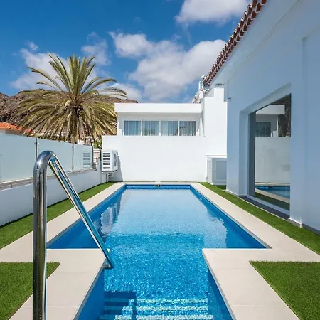 Luxurious 5* - 300m2 - Private Heated Pool - Garage - Wifi * بالم مار