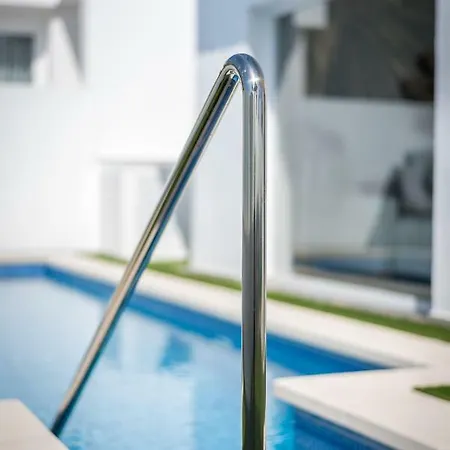 Luxurious 5* - 300m2 - Private Heated Pool - Garage - Wifi *