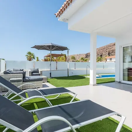 فيلة Luxurious 5* - 300m2 - Private Heated Pool - Garage - Wifi *